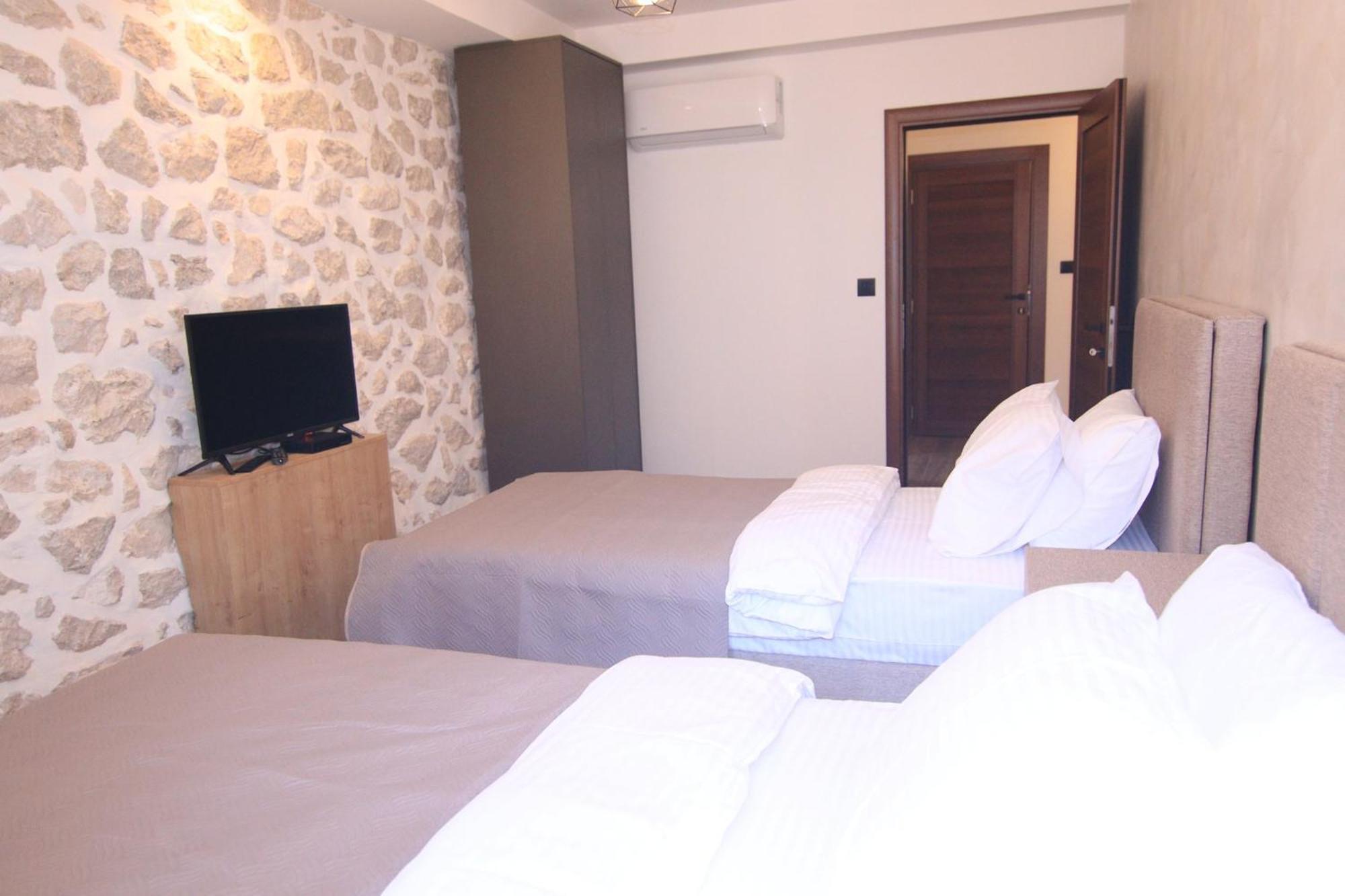 Apartmani Fantasia Cetinje Exterior photo