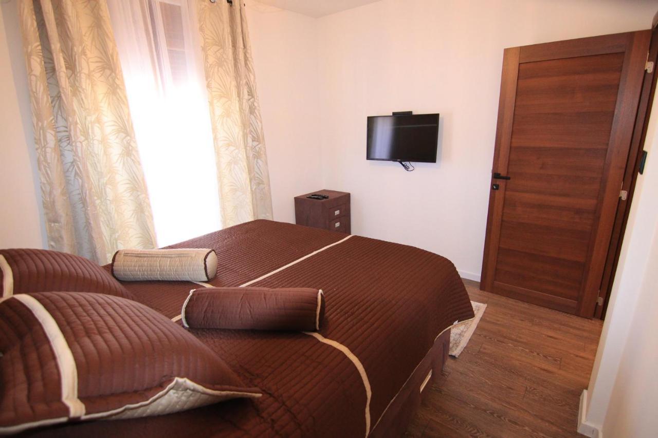Apartmani Fantasia Cetinje Exterior photo