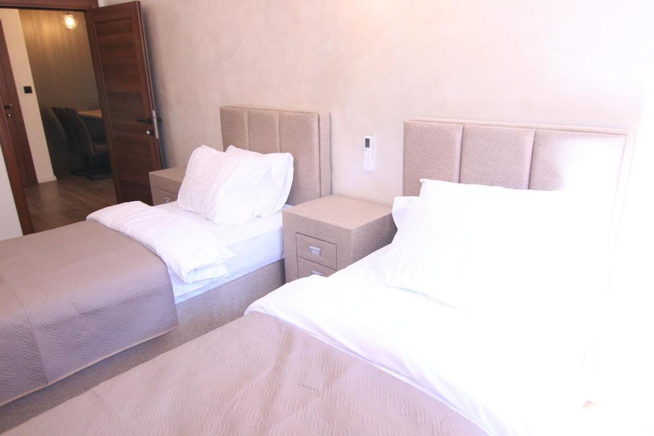 Apartmani Fantasia Cetinje Exterior photo