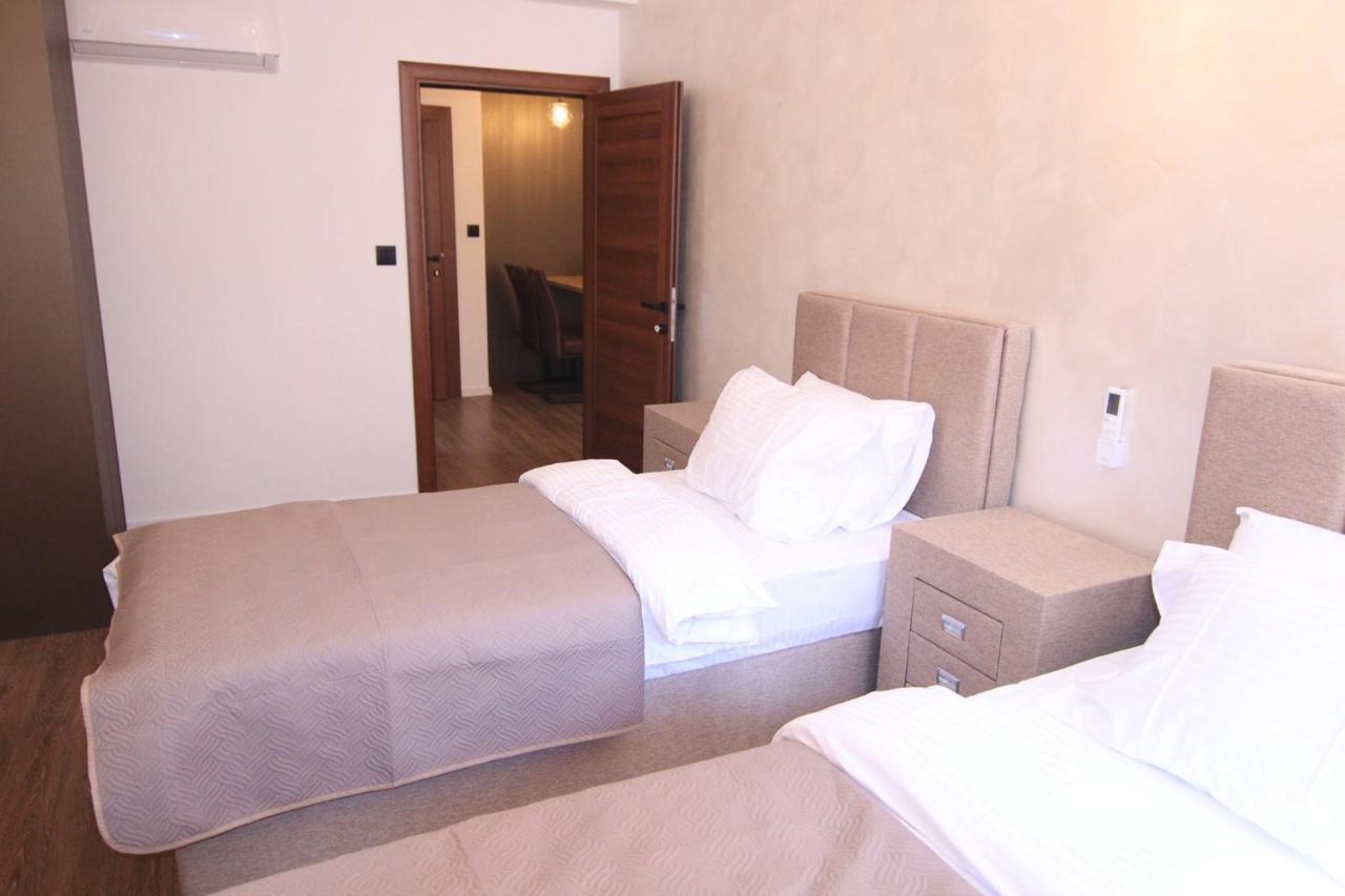 Apartmani Fantasia Cetinje Exterior photo